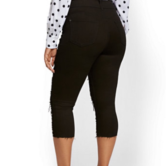 Black Capri  distressed jeans - Picture 2 of 3